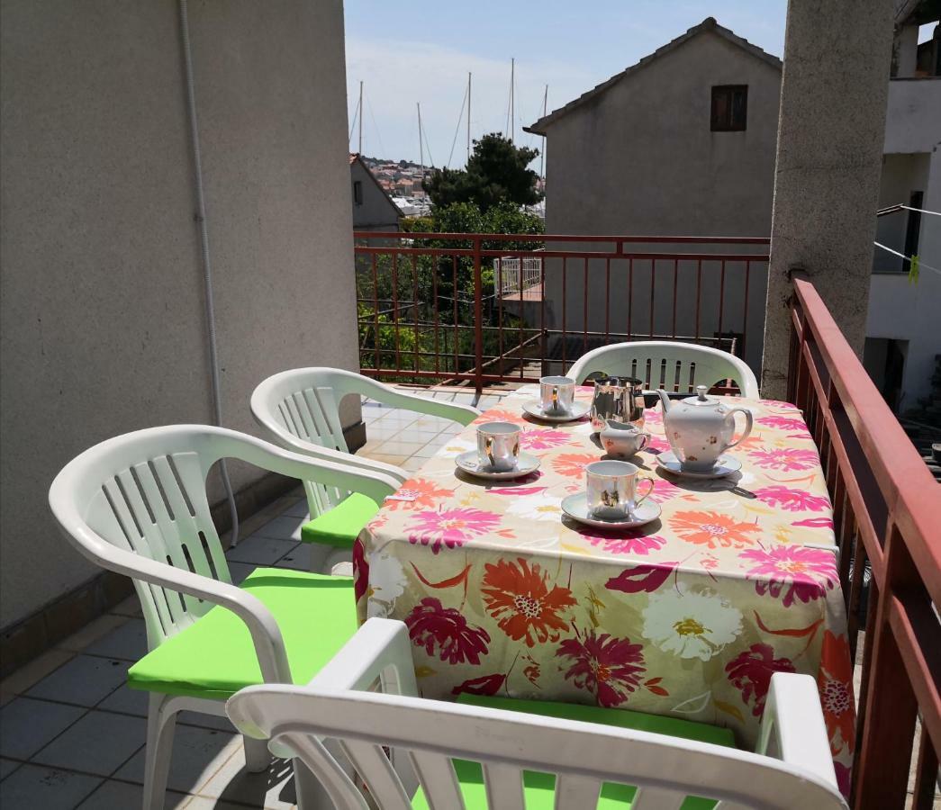 Ferienwohnung Apartman Juraga Murter Exterior foto